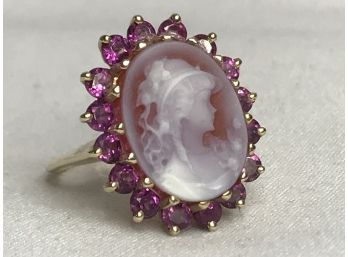 Gorgeous 14k Gold With 16 Pink Tourmaline Stones Surrounding A Cameo Center