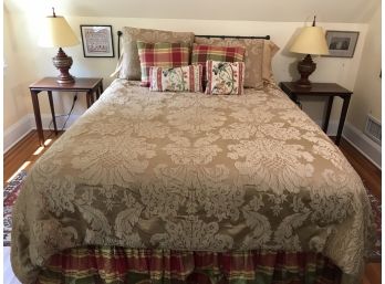 Queen Sized Traditional Damask Print Bedding Set - Pale Gold - By Five Queens Court