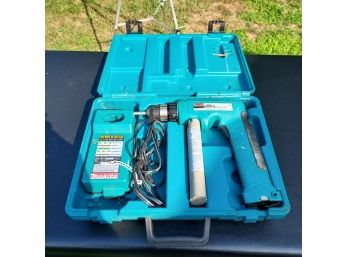 Makita Cordless Drill W/2 Batteries And Charger