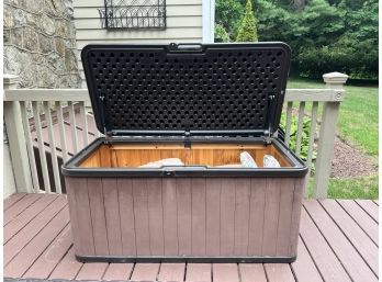 Suncast Hydraulic Deck-box With Wood Interior (contents Not Included)