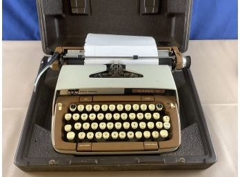 Smith Corona Classic 12 Typewriter In Brown Case