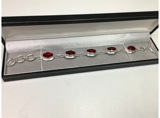 Lovely 925 / Sterling Silver Bracelet With Garnets - Very Pretty Bracelet - 8' - Brand New Never Worn !