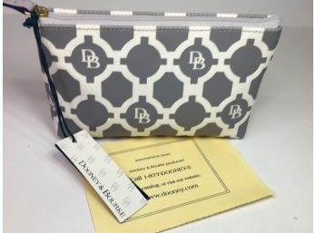 Brand New DOONEY & BOURKE Makeup Bag / Small Clutch Purse - Gray & White Pattern - New Never Used - NICE !