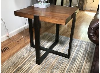 Very Nice Side Table - MCM / Modern Style - GREAT LOOK - Can Be Used Anywere - Great Overall Condition