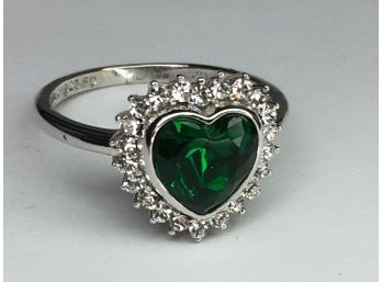 Wonderful 925 / Sterling Silver Ring & With Heart Shaped Emerald - Encircled With White Topaz - Nice !
