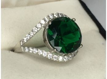 Lovely 925 / Sterling Silver Ring With Large Chrome Diopside With White Topaz Accent Stones - Adjustable