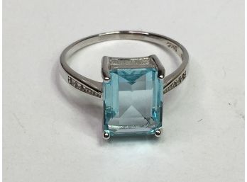 Wonderful Vintage Style Sterling Silver Ring With Aquamarine & White Topaz Accent Stones - Very Nice - NEW !