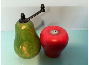 Vintage Country Kitchen Wooden Apple Salt Shaker And Pear Pepper Mill