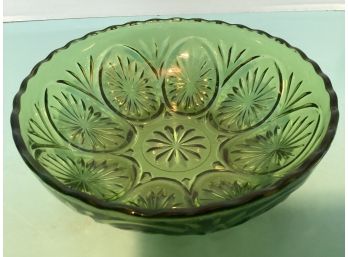 Vintage Round Green Pressed Glass Serving Bowl (( Inches In Diameter)