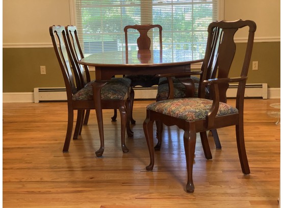 A Traditional Cherry Dining Table & Chairs, Pennsylvania House