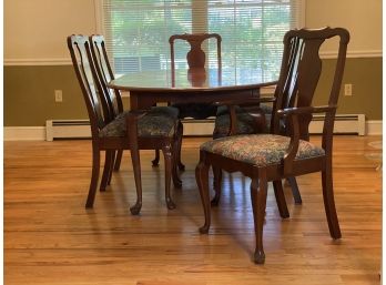 A Traditional Cherry Dining Table & Chairs, Pennsylvania House