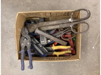 Box Lot: Assorted Sheet Metal Cutting Tools