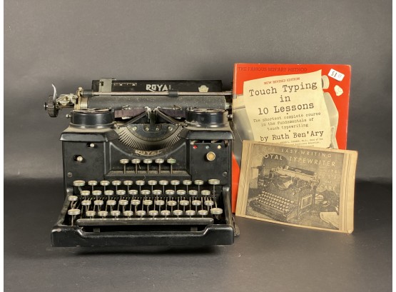 Vintage 1930s Easy-Writing Royal Typewriter