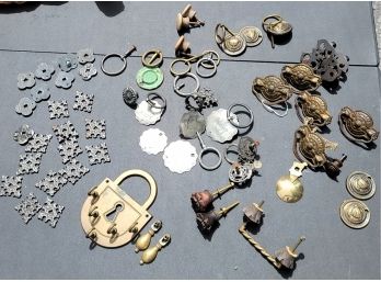Lot Of Furniture Antique Drawer/ Chest Hardware - Brass & Metals Accessories And Decorations