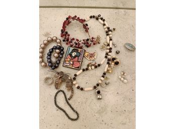 An Assortment Of Jewelry - Some Small Treasures To Be Found