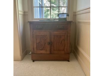 An Oak 2 Door Bedside Cabinet