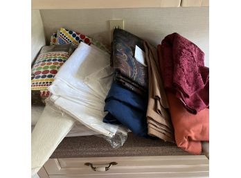 A Collection Of Table Linens - Butlers Pantry