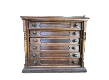 An Antique Oak Small Chest Of Drawers - Perfect Night Stand Or End Table