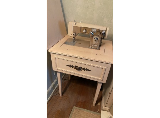 GRAMATAN Sewing Machine In Cabinet