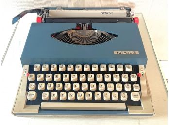 Vintage Royal Sprite, Manual Typewriter With Carry Case. Blue Model No. 2556377