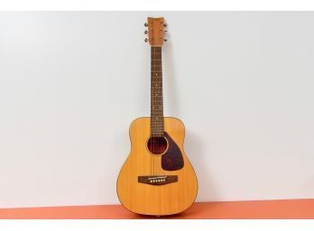 Yamaha FG-Junior JR-1 Six String Mini Folk Guitar