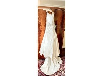 Gorgeous Dolce Satin Essense Bridal Wedding Gown Size 10