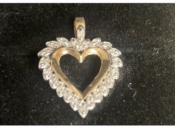 10k Yellow Gold Heart Shaped  Diamond  Necklace . 21 Small Round Diamonds Diamonds Authentic . 10k Tested