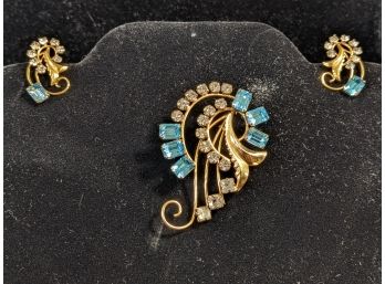 1940s DeCurtis Light Blue And Clear Rhinestone Pin / Brooch & Earring Set