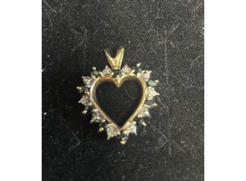 10k Gold &Diamond   Heart Shaped Necklace 10 Small Round Diamonds