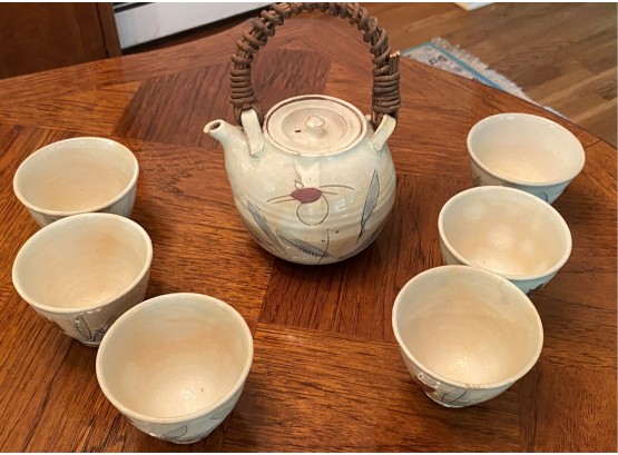 A Vintge  Ceramic Tea Pot With Six Sake Cups