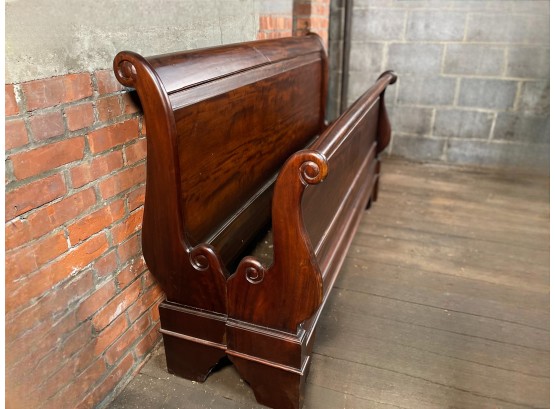 A STUNNING Mahogany Queen Sleigh Bed