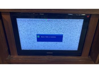 A 32' Flat Screen Tv Series 4 - 450 By Samsung