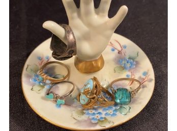 A Group Of Rings With Ring Holder