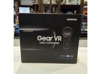 SAMSUNG GEAR VR WITH CONTROLLER - VIRTUAL REALITY HEADSET IN EXCELLENT CONDITION