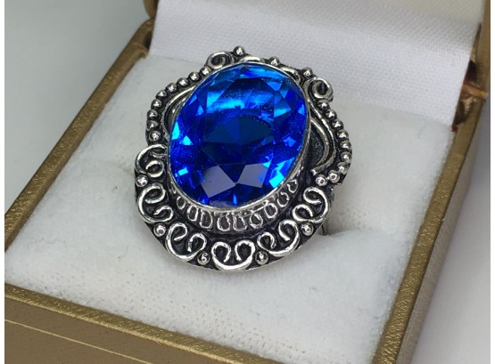 Beautiful 925 / Sterling Silver Cocktail Ring With Royal Blue Topaz - VERY Pretty Piece - Nice Details