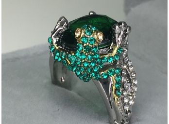 Beautiful 925 / Sterling Silver Ring With Emerald And Apatite Jewel Encrusted Frog - WOW - Fantastic Details