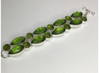 Wonderful 925 / Sterling Silver Toggle Bracelet With Faceted Peridot - Very Nice Bracelet - 8' Long - NEW !