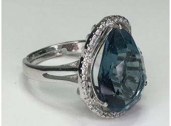Very Pretty 925 / Sterling Silver Ring With & Light Gray / Blue Topaz - VERY NICE PIECE - Adjustable Size NEW