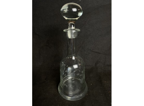 Lovely Etched Glass Decanter With Large Glass Stopper In Excellent Condition