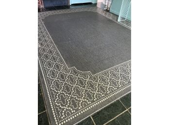 A Lattice Border Indoor Outdoor Carpet - 7'8' X 10'
