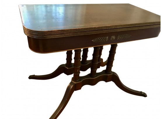 1920s Antique Mahogany Flip Top Expandable Table With 3 Leaves And Table Pads - 30'L To 95'L