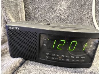 Sony Dream Machine FM/AM Dual Alarm Clock Radio ICF-C740