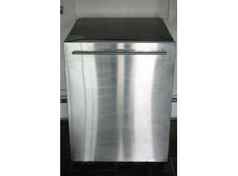 Chic Stainless SUMMIT Model FF-590SSHH Refrigerator. Cost $1250 New