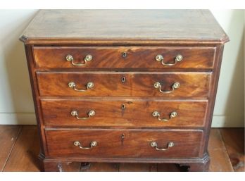 Wonderful Antique 4 Drawer Chest With Brass Handles & Dovetailed Drawers