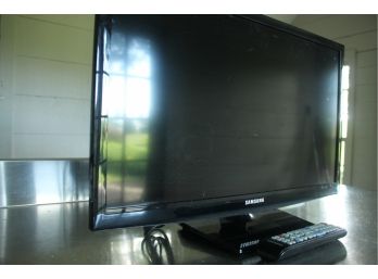 SAMSUNG 24' 720P Flat Screen TV Model# UN24H4000AF With Remote