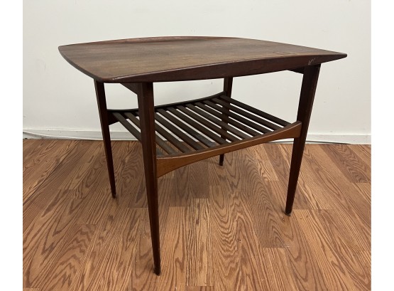 Mid Century Modern End Table With Shelf
