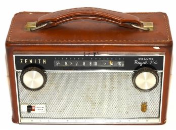 Working Vintage Deluxe Royal 755 Transistor Radio Encased In Leather