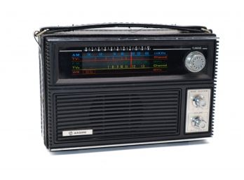 Vintage Arrow FM/AM Radio Model F2139