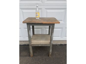 Antique Free Standing Distressed Painted Wood Work Table With Shelf. Measures 15 7/8' X 23 3/8' X 31 78'.