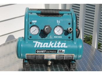 Makita Quite Series Mac100Q One Gallon Air Compressor & Accessories